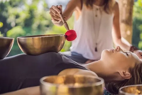 Klangmassage mit tibetischen Klangschalen